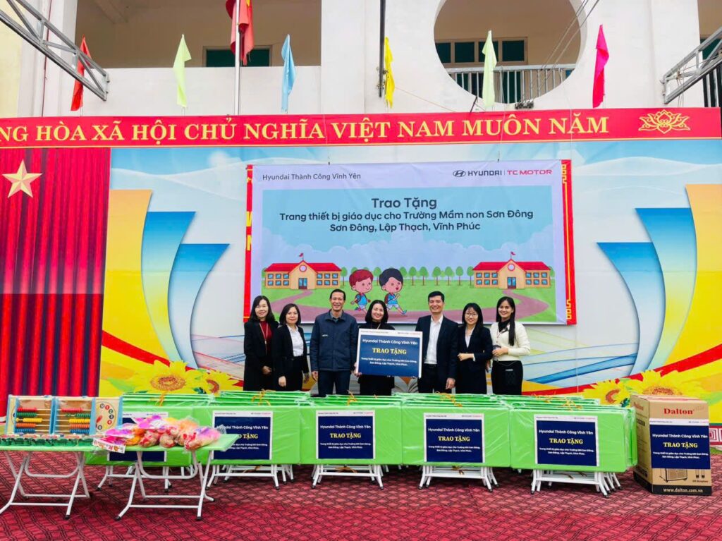 Hyundai Vĩnh Yên – Trao tặng trang thiết bị cho trường mầm non Sơn Đông